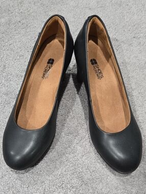 Shoes for Crews Women's Slip-Resistant Black Comfort Block Heel Pumps